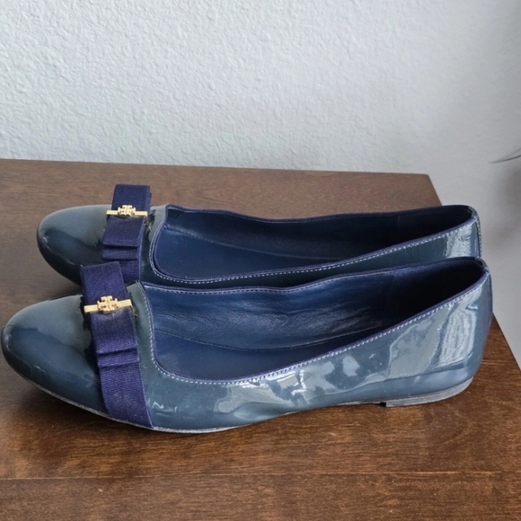 Tory Burch Ballet Flats 10.5 Trudy Ribbon Bow  Navy Patent Leather Gold Logo - Picture 9 of 12